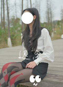 第一眼看到这条袜的设计就爱了! 我本来想要白色的,但是它是颜