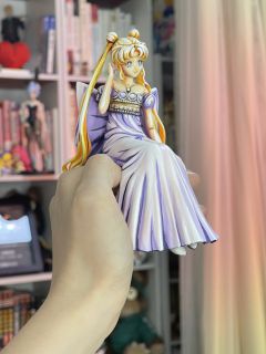 倩尼迪月亮公主👸
底座摔坏了，于是重涂了二次元漫画色 
保