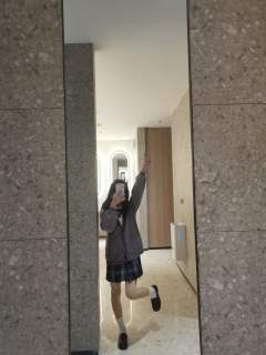 咩嘢YYDS!上衣搭配的是泰国衬衫,裙子是咩嘢,布料非常舒服