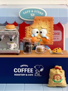 一块干干脆脆的小饼干！

好想吃掉TA！！