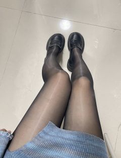 被这身美到失语，这套真的很显腿长！搭配黑丝
妥妥辣妹啦！这次