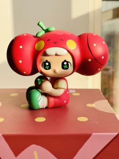 被咬了一口的大头草莓，太好看啦～～～和susumi盲盒们摆在