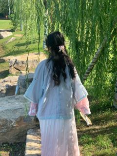 我宣布我心里的汉服甜妹天花板 ～兔兔不吃桃
粉蓝色的配色 ，