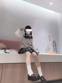 咩嘢YYDS!上衣搭配的是泰国衬衫,裙子是咩嘢,布料非常舒服