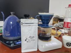 托鸡哥的福，喝到了新产季的詹森的两款，因为是同样的海拔同样的