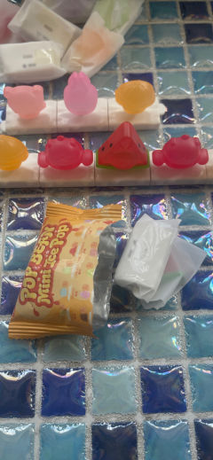 我一直认为泡泡玛特的萌粒做工不错,样子很好,性价比也很高。所