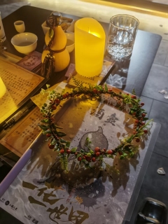 【含剧透】
我有一剑,长三尺七,宽一寸二
铸于路边无名铁匠铺