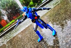 假面骑士Blades这款shf，原定价在300以上，但是现货