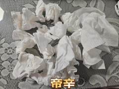“乌云遇皎月，月散人不知。
神不爱苍生，独爱你一人。”

�