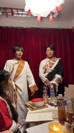 《山楂林终:红莓花下》“相逢虽非易事,重逢才是万难”
店铺: