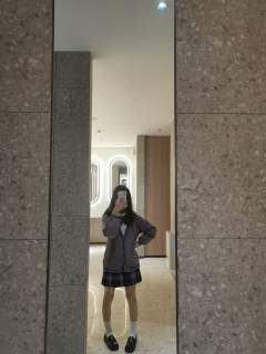 咩嘢YYDS!上衣搭配的是泰国衬衫,裙子是咩嘢,布料非常舒服