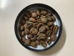 这支豆非常非常硬，卖家标注的是中度烘焙，可是磨起来甚至比一些