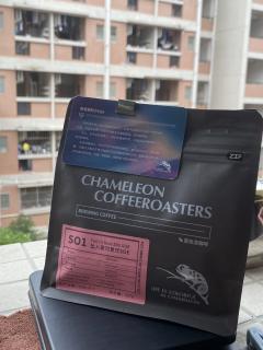 1⃣️、风味非常独特，并且出奇的均衡。草莓牛奶的描述来自于酸