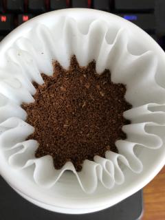 第一次买这个烘焙品牌，烘焙度没有说太浅，还算耐放。开袋莓果香