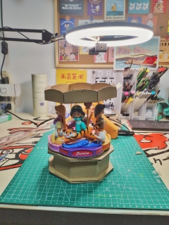 给我的娃做了一个旋转木马展示盒～男朋友纯手工制作，还有小夜灯