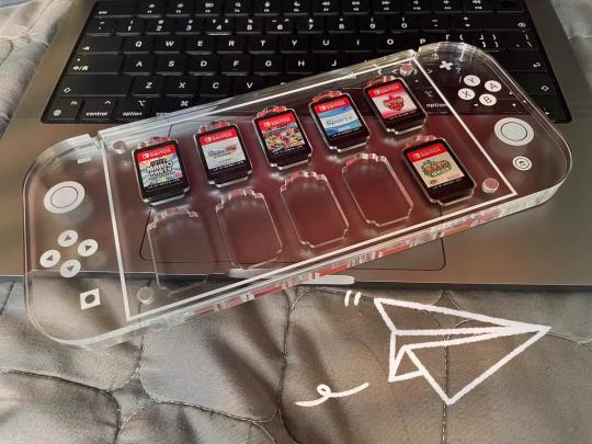 这个卡盒真的很帅，还可以立起来，就是强迫症会很想忍不住填满