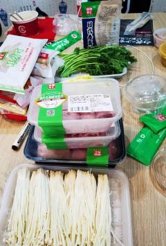 哇~美滋滋!合理干饭🍚
是可以吃寿喜锅🍲的剧本杀!
�