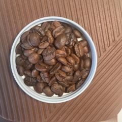 也门豆还是蛮有特色的，普普通通日晒就有很好喝的风味。中午炫了
