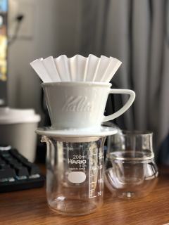 第一次买这个烘焙品牌，烘焙度没有说太浅，还算耐放。开袋莓果香