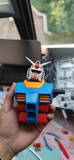 先来假组一下，盾牌真的大。mega元祖内部空间很足，适合DI