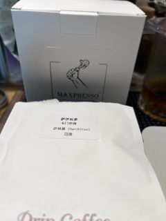 手冲
烘焙程度：中浅度烘焙
处理方式：日晒处理
冲煮器材：泰