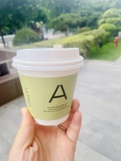 今天的惊喜是树莓塔，没想到咖啡馆的甜品水准这么高。树莓的品质