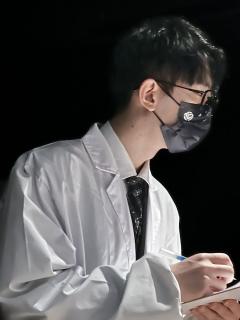 致新世界就像什么呢?
就像G大调钢琴曲的尾音。
一曲终了时