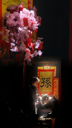 “人间的大雪,掩埋了一个又一个朝代,却不曾将那条东倾的长江冻