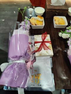 【含剧透】
我有一剑,长三尺七,宽一寸二
铸于路边无名铁匠铺