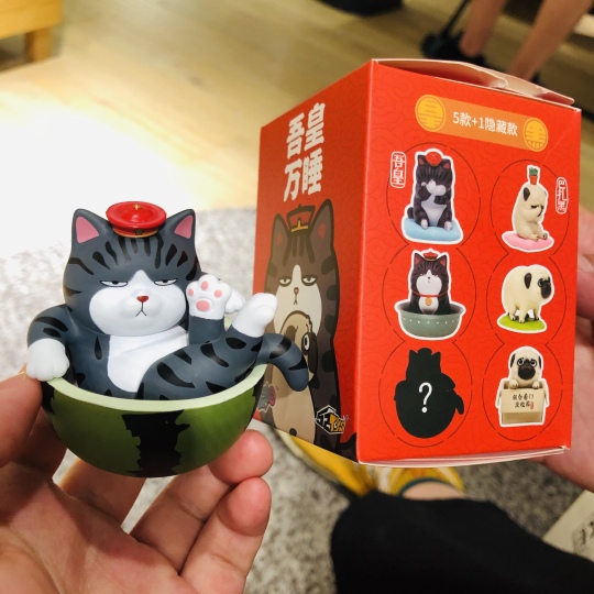 巴扎黑求收养| 巴扎黑日常系列- 吾皇万岁- 52TOYS - CandyBox｜千岛