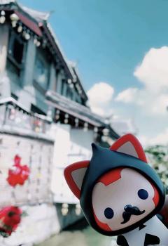 爱丽丝在树林里第一次遇到柴郡猫,她问:
Would you