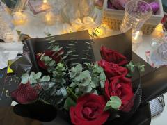 ——以纳芙蒂蒂之名,赐予你力量!
《洗劫伦敦所有的玫瑰》🌹