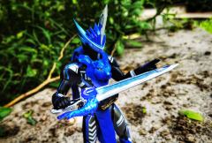 假面骑士Blades这款shf，原定价在300以上，但是现货