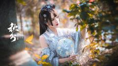 出镜：荻荻
微博：宋你一个七宽宽
穿上自己喜欢的衣服在镜头前