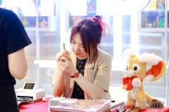 Yoki宝石小王子在Yoyo的广州粉丝沙龙中展出