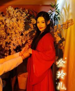 云遇从云,花遇和风,今晚上的夜空很美,我又想你了。
玲儿,见