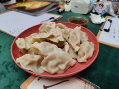 顾飞星，你愿意嫁给我吗？
那天，倒在地上沉默的神明再也没有做