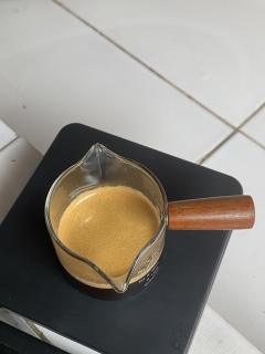1⃣️、风味非常独特，并且出奇的均衡。草莓牛奶的描述来自于酸