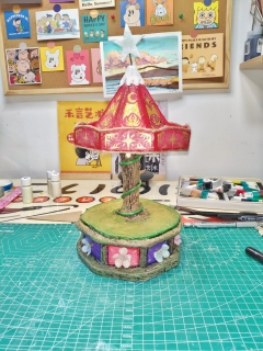 给我的娃做了一个旋转木马展示盒～男朋友纯手工制作，还有小夜灯
