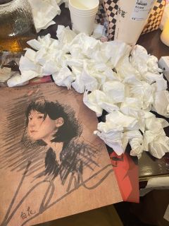 “爸爸虽然废了一条腿，但拼了命也会送你出去。”
“花花 不怕