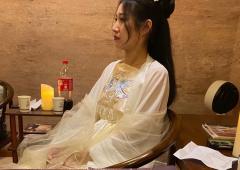 这世间众生皆孤寂,应怪众生未见过你。
我在哪儿?我在做什么