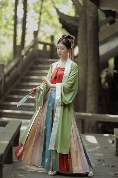 入门汉服怎么能少得了兰若庭这个神仙店家！？
墙裂推荐：此间春