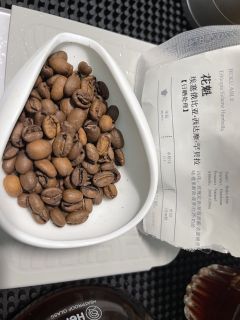 手冲
烘焙程度：浅度烘焙
处理方式：日晒处理
冲煮器材：泰摩