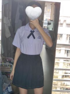 第一次穿泰式衬衫，感觉还阔以诶，我买大了一码，是我想要的宽松