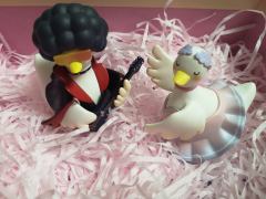 侄女从小喜欢小鸭子，从小到大各种各样的小鸭子玩偶都送了好多，