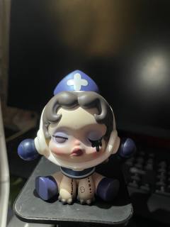 很像医生护士之类的有护士帽