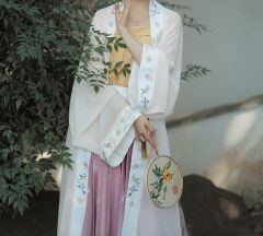 入门汉服怎么能少得了兰若庭这个神仙店家！？
墙裂推荐：此间春