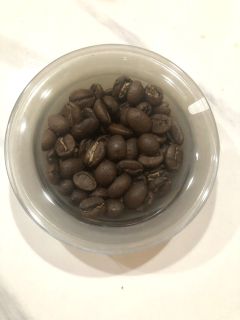 打开看豆子我已经开始绝望了，深烘的炭黑色，看信息是个甜度不高