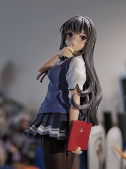 怎么说呢，万万没想到会有一天，我也拥有了一个小手办，咳咳还是挺新奇的，对得起这个价钱，可以说是相当好看了，有手艺的加工一下应该效果max，群友有人说像是初恋的感觉哈哈
不过模玩族管理员啊，为啥图片格式