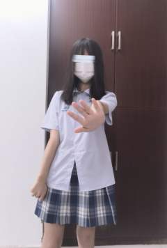 咩嘢YYDS！上衣搭配的是泰国衬衫，裙子是咩嘢，布料非常舒服